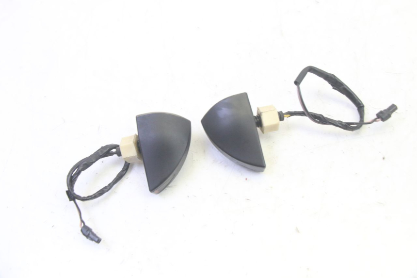 photo de TRASERO INTERMITENTE PIAGGIO MP3 RL 250 (2006 - 2010) - Primer plano técnico