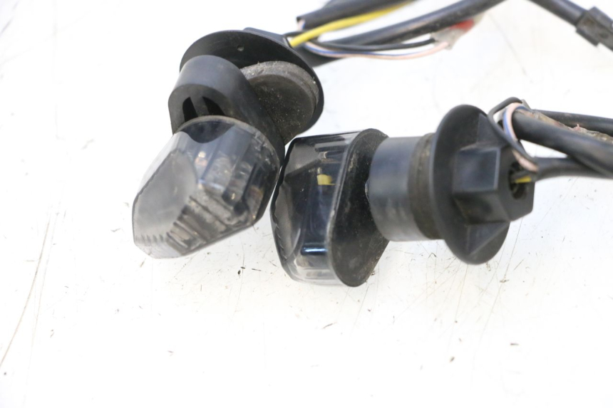 photo de TRASERO INTERMITENTE PIAGGIO MP3 RL 250 (2006 - 2010) - Zoom estado de uso