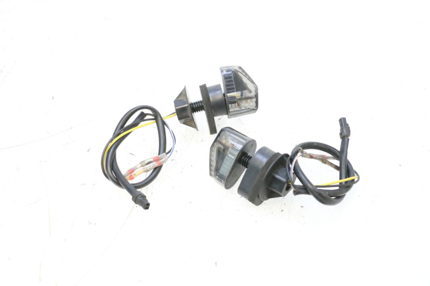 photo de TRASERO INTERMITENTE PIAGGIO MP3 RL 250 (2006 - 2010) - Vista general del producto