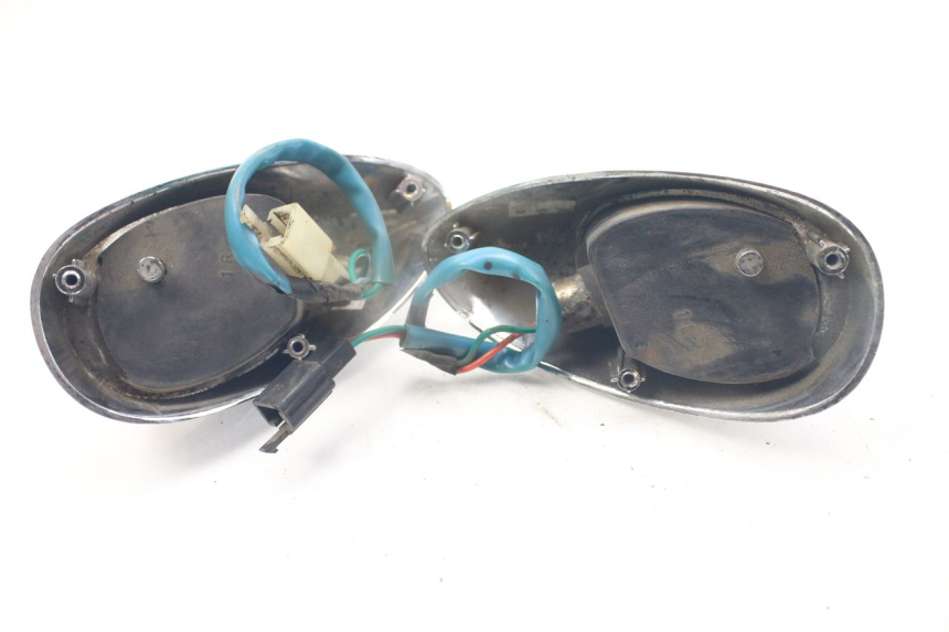 photo de TRASERO INTERMITENTE KYMCO PEOPLE 250 (2004 - 2008) - Zoom estado de uso