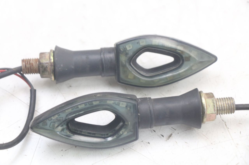 photo de INTERMITENTE TRASERO DERBI SENDA SM X-TREME 50 (2006 - 2010) - Detalle de la pieza