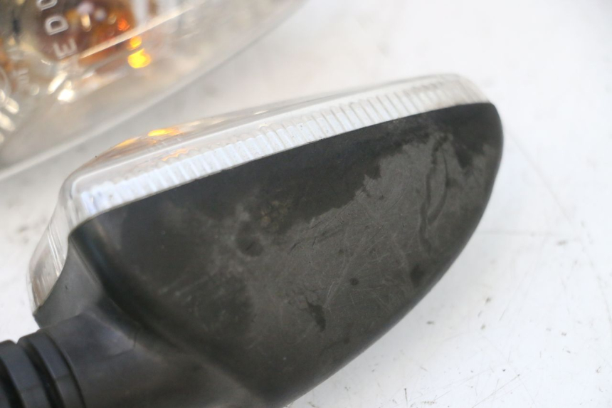 photo de TRASERO INTERMITENTE APRILIA SR MOTARD 50 (2012 - 2018) - Estado de la superficie y material