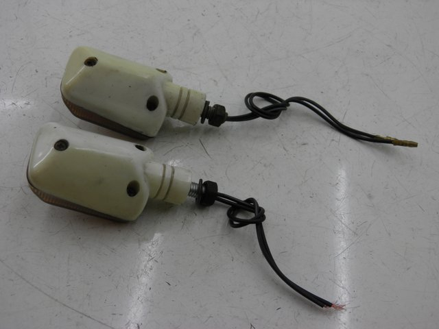 photo de TRASERO INTERMITENTE SUZUKI GSF N BANDIT 600 (1996 - 1999) - Zoom estado de uso