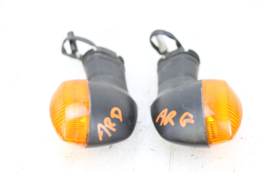 photo de TRASERO INTERMITENTE YAMAHA TDM ABS 900 (2002 - 2014) - Primer plano técnico