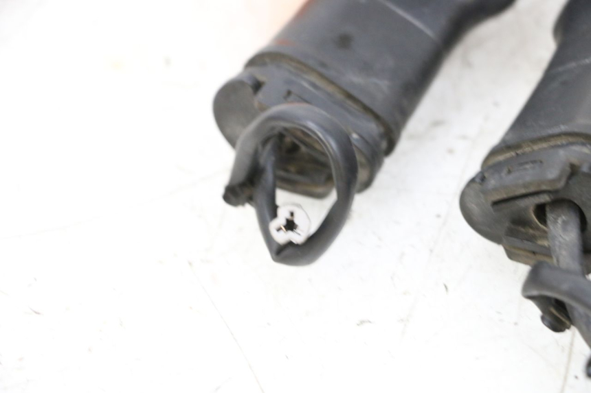 photo de TRASERO INTERMITENTE YAMAHA TDM ABS 900 (2002 - 2014) - Detalles de los puntos de fijación