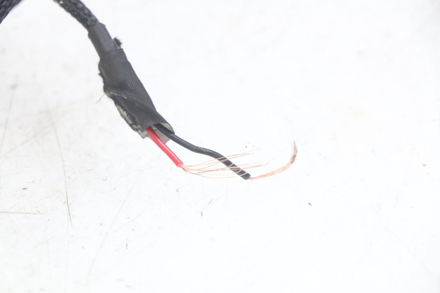 photo de INTERMITENTE TRASERO DAELIM VL DAYSTAR 125 (2000 - 2011) - Estado de la superficie y material