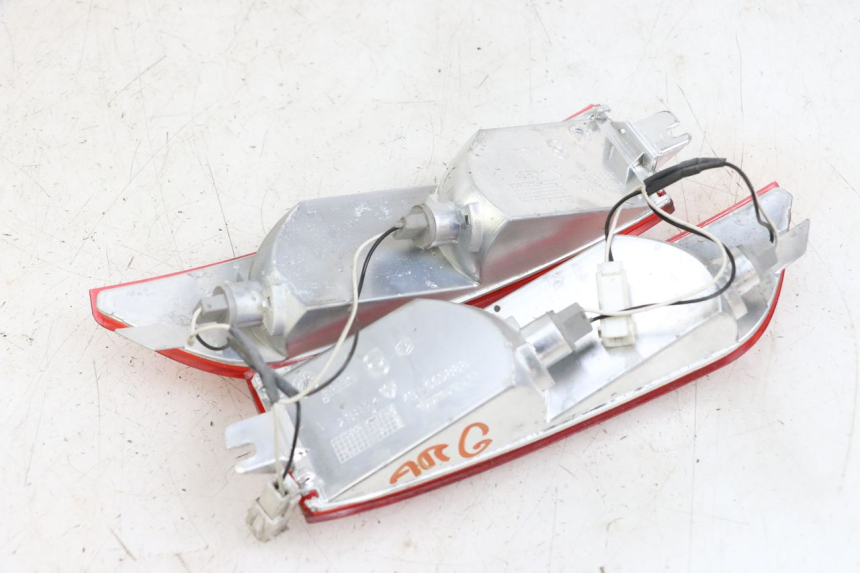 photo de TRASERO INTERMITENTE PIAGGIO XEVO - X EVO 125 (2007 - 2017) - Otra perspectiva