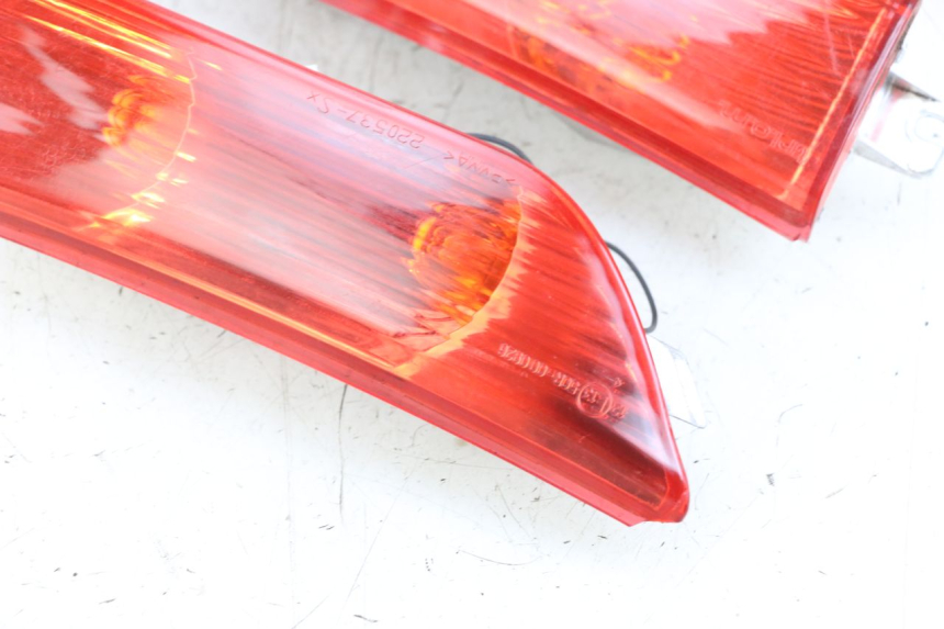 photo de TRASERO INTERMITENTE PIAGGIO XEVO - X EVO 125 (2007 - 2017) - Vista general del producto