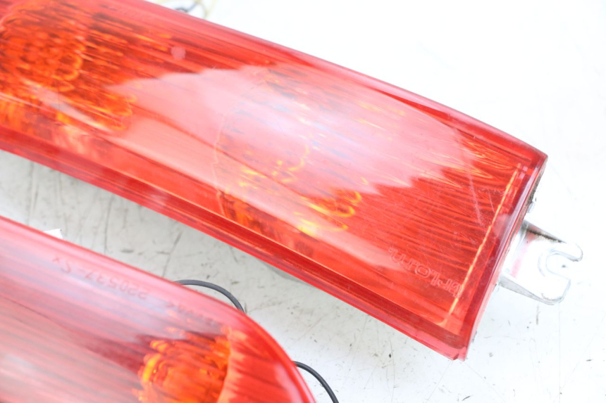 photo de TRASERO INTERMITENTE PIAGGIO XEVO - X EVO 125 (2007 - 2017) - Detalles de los puntos de fijación