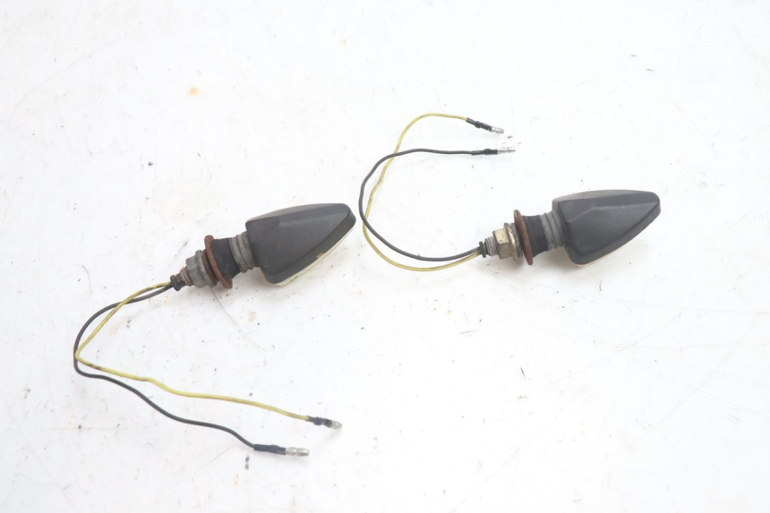 photo de TRASERO INTERMITENTE YAMAHA XJR 1300 (1998 - 2002) - Detalles de los puntos de fijación