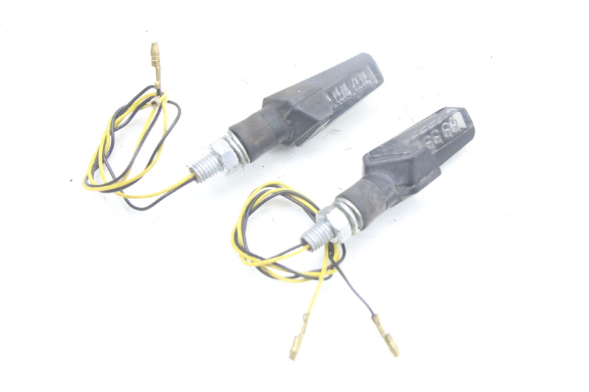 photo de TRASERO INTERMITENTE YAMAHA FZS FAZER 600 (2001 - 2003) - Detalle de la pieza