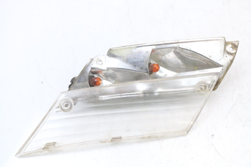 photo de INTERMITENTE TRASERO PIAGGIO ZIP 2T 50 (2009 - 2019) - Primer plano técnico