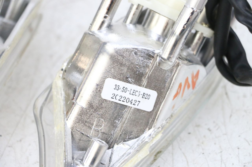 photo de INTERMITENTE DELANTERO KYMCO AGILITY 4T 50 (2018 - 2022) - Detalles de los puntos de fijación