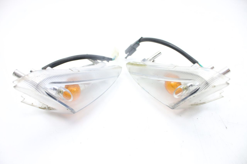 photo de INTERMITENTE DELANTERO KYMCO AGILITY DELIVERY 4T 50 (2018 - 2023) - Detalles de los puntos de fijación