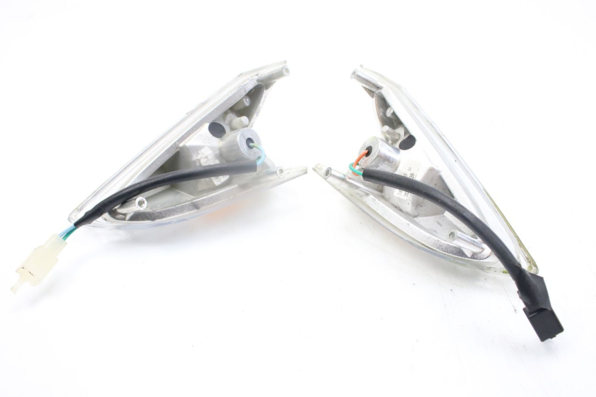 photo de INTERMITENTE DELANTERO KYMCO AGILITY DELIVERY 4T 50 (2018 - 2023) - Estado de la superficie y material