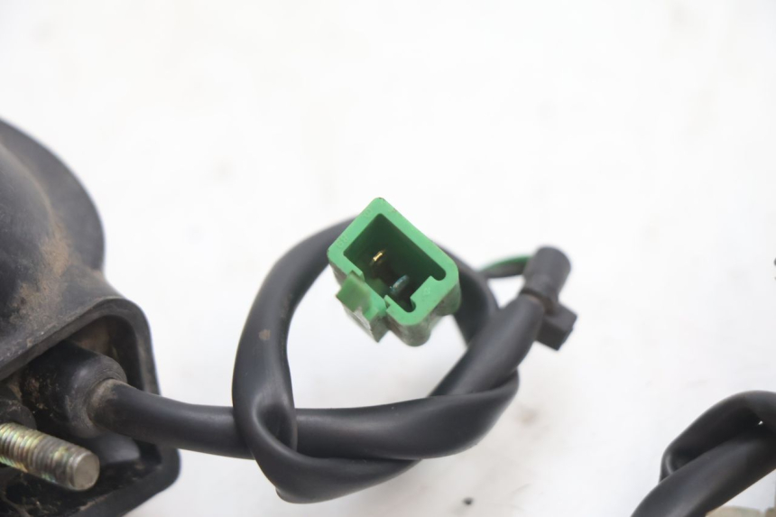 photo de DELANTERO INTERMITENTE MBK BOOSTER SPIRIT 50 (2004 - 2017) - Detalles de los puntos de fijación