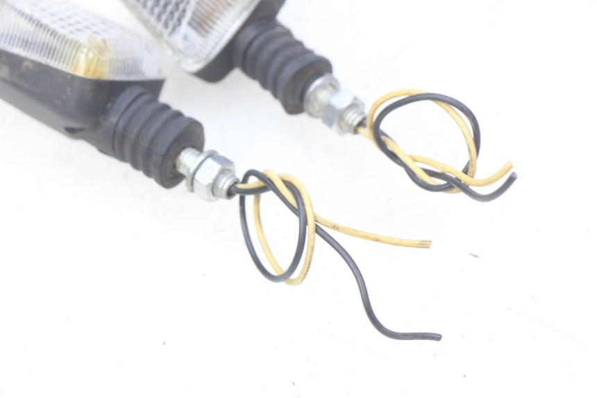 photo de INTERMITENTE DELANTERO HONDA CB 500 (1997 - 2003) - Otra perspectiva