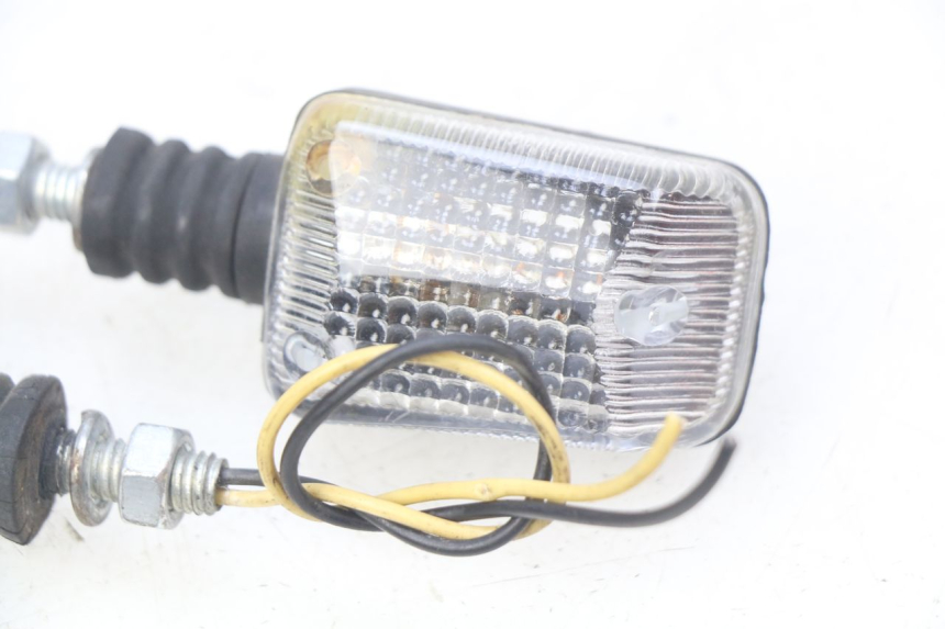 photo de INTERMITENTE DELANTERO HONDA CB 500 (1997 - 2003) - Detalles de los puntos de fijación