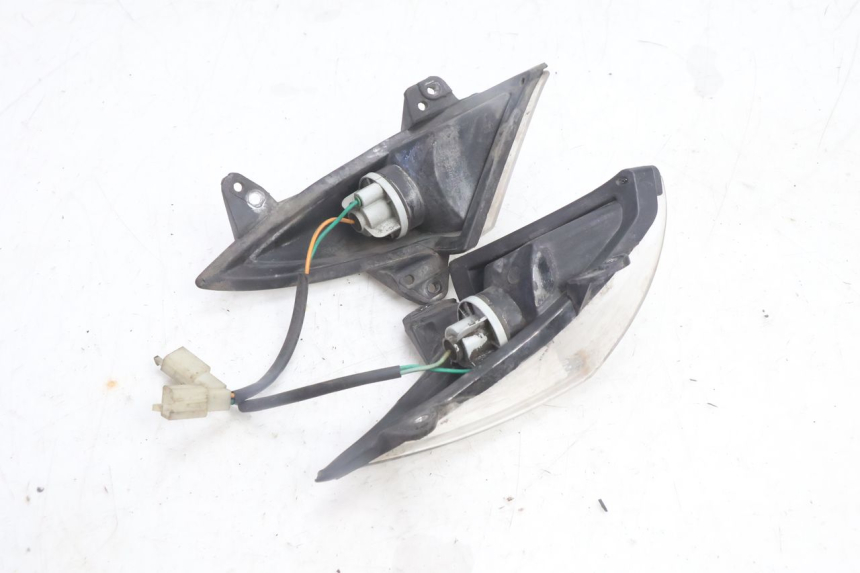 photo de INTERMITENTE DELANTERO PEUGEOT CITYSTAR 125 (2011 - 2017) - Primer plano técnico
