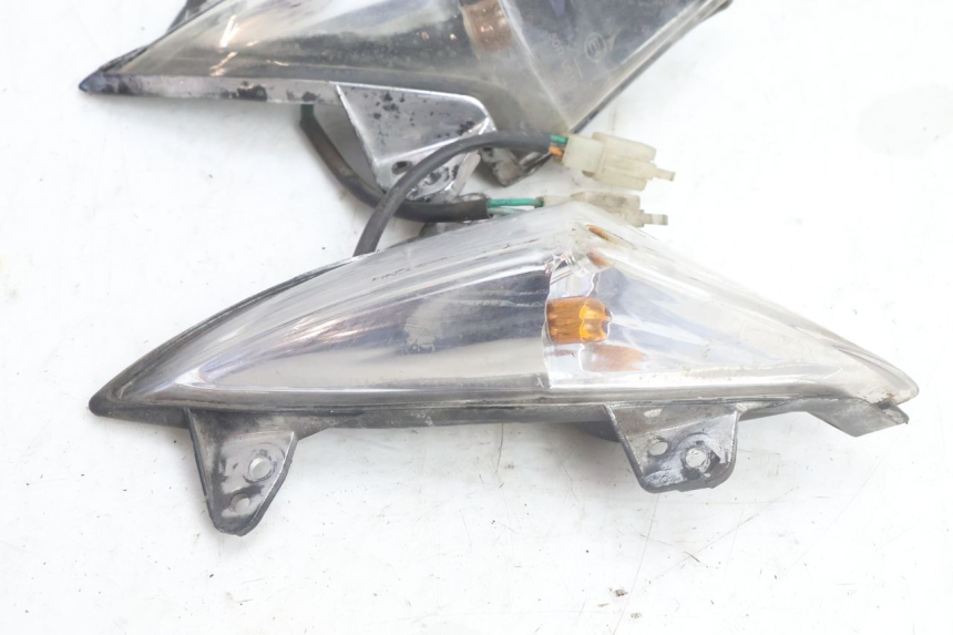 photo de INTERMITENTE DELANTERO PEUGEOT CITYSTAR 125 (2011 - 2017) - Detalles de los puntos de fijación
