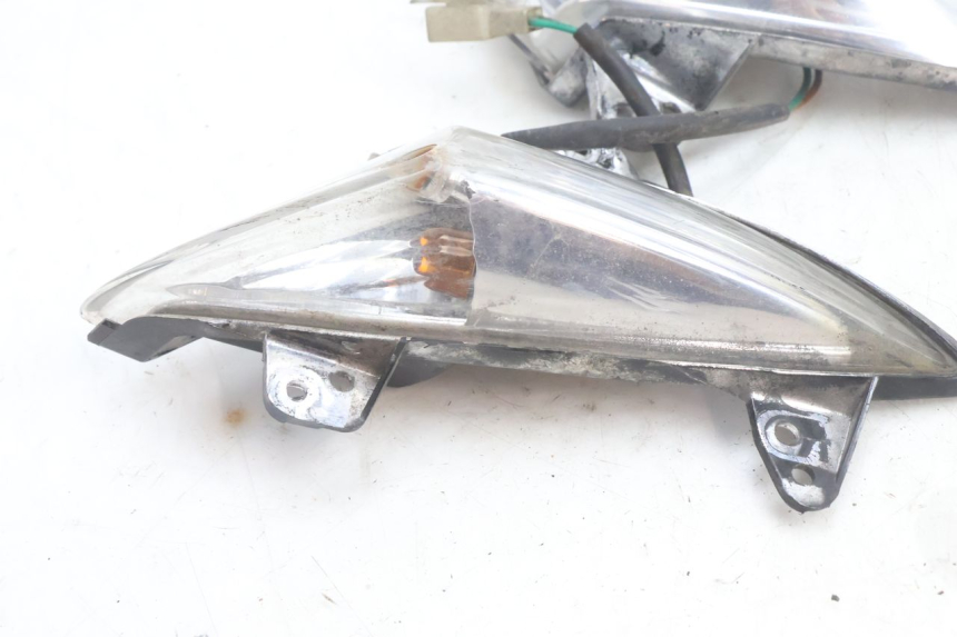 photo de INTERMITENTE DELANTERO PEUGEOT CITYSTAR 125 (2011 - 2017) - Estado de la superficie y material