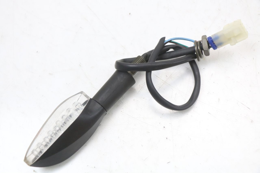 photo de DELANTERO DERECHO INTERMITENTE E-MAX 80L 1 (2011 - 2014) - Zoom estado de uso