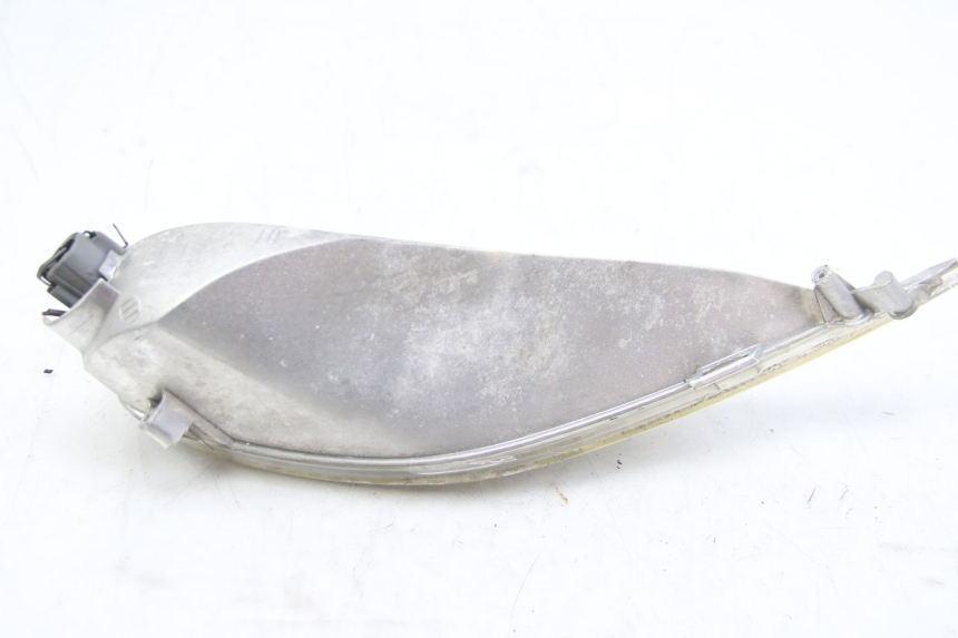 photo de INTERMITENTE DELANTERO DERECHO APRILIA ATLANTIC 500 (2002 - 2003) - Primer plano técnico