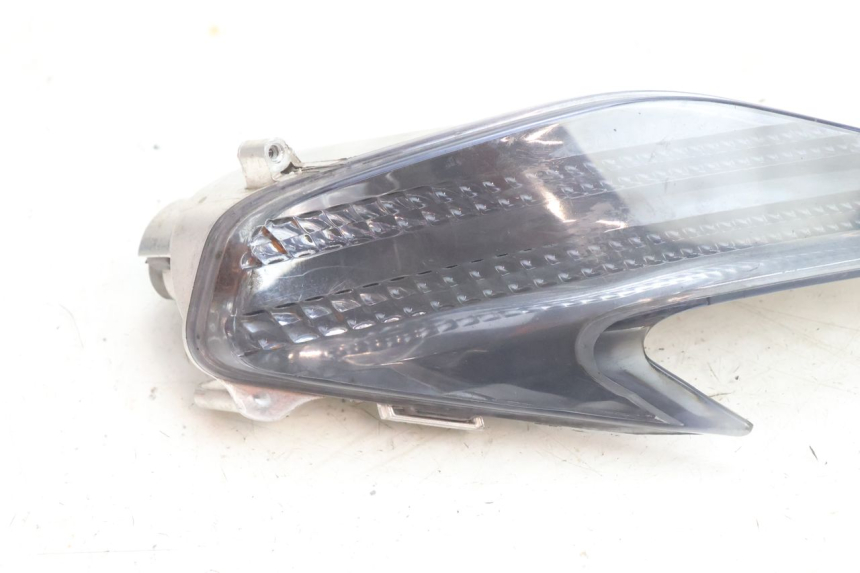 photo de DELANTERO DERECHO INTERMITENTE APRILIA ATLANTIC S 125 (2010 - 2013) - Detalle de la pieza