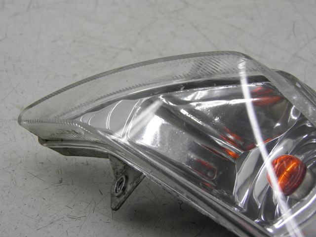 photo de DELANTERO DERECHO INTERMITENTE BENZHOU YY50QT31 VINTAGE 50 (2009 - 2012) - Primer plano técnico