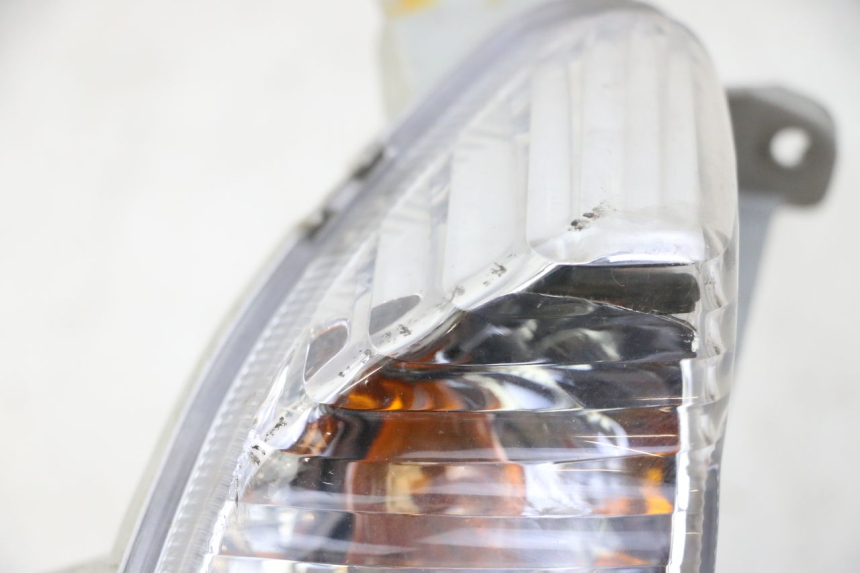 photo de INTERMITENTE DELANTERO DERECHO SUZUKI BURGMAN 125 (2007 - 2014) - Detalle de la pieza