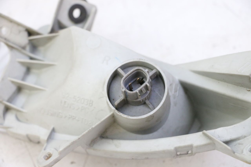 photo de INTERMITENTE DELANTERO DERECHO SUZUKI BURGMAN 125 (2007 - 2014) - Primer plano técnico