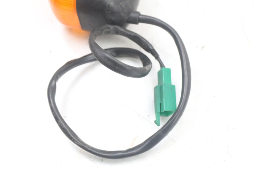 photo de DELANTERO DERECHO INTERMITENTE YAMAHA BW'S BWS 125 (2010 - 2013) - Primer plano técnico