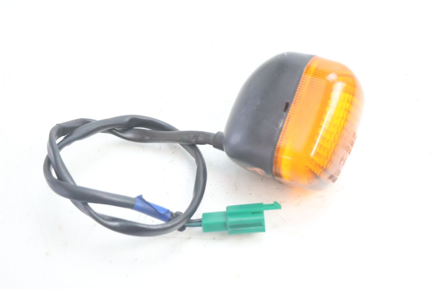 photo de DELANTERO DERECHO INTERMITENTE YAMAHA BW'S BWS 125 (2010 - 2013) - Primer plano técnico
