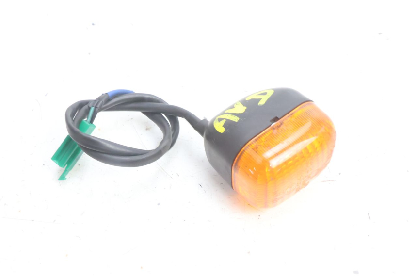 photo de DELANTERO DERECHO INTERMITENTE YAMAHA BW'S BWS 125 (2010 - 2013) - Primer plano técnico