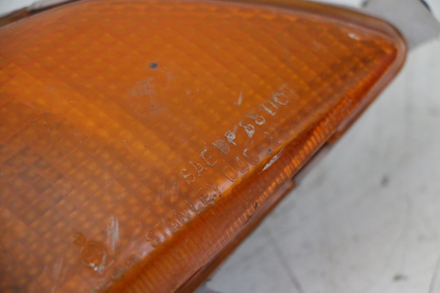 photo de DELANTERO DERECHO INTERMITENTE HONDA CBR F SC25 1000 (1989 - 1992) - Zoom estado de uso