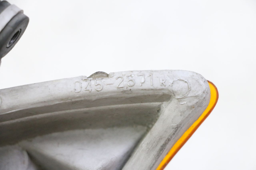 photo de DELANTERO DERECHO INTERMITENTE HONDA CBR F SC25 1000 (1989 - 1992) - Otra perspectiva