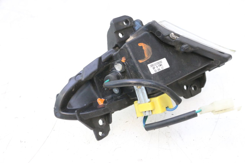 photo de DELANTERO DERECHO INTERMITENTE PEUGEOT CITYSTAR 2T 50 (2018 - 2021) - Estado de la superficie y material
