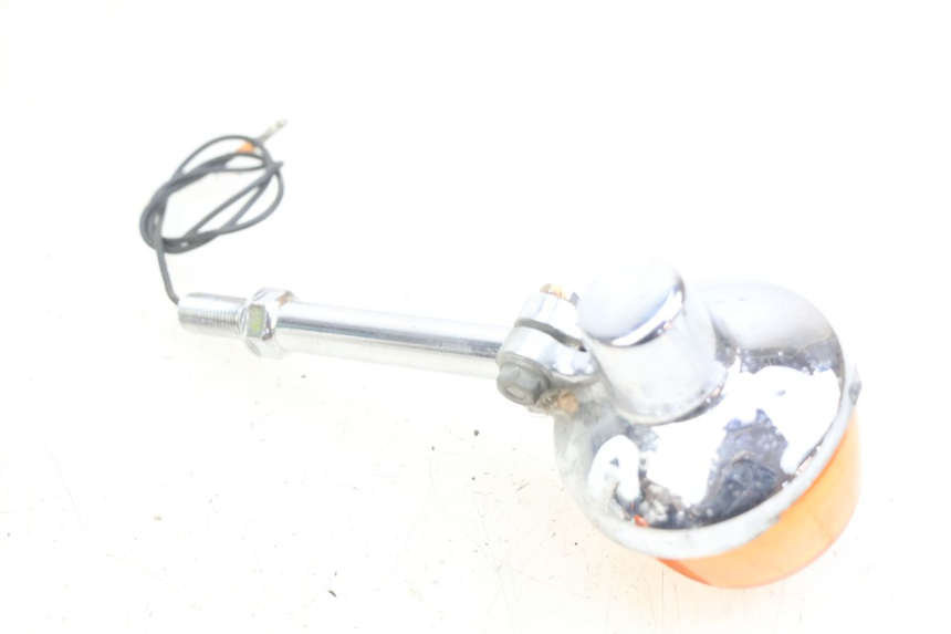 photo de INTERMITENTE DELANTERO DERECHO HONDA CM 125 (1983 - 2003) - Primer plano técnico