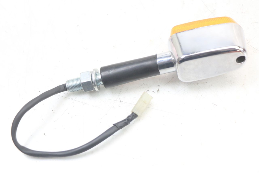 photo de DELANTERO DERECHO INTERMITENTE ROYAL ENFIELD CONTINENTAL GT 650 (2019 - 2024) - Primer plano técnico