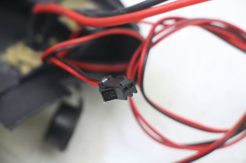 photo de DELANTERO DERECHO INTERMITENTE URBANGLIDE E-CROSS PRO 1 - Estado de la superficie y material