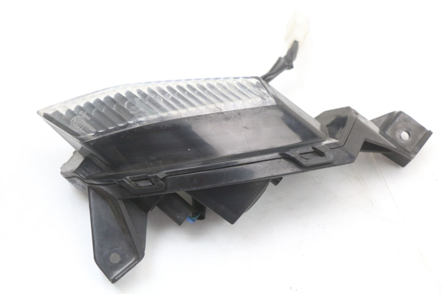 photo de DELANTERO DERECHO INTERMITENTE LONGJIA EASY MAX 125 (2020 - 2024) - Otra perspectiva