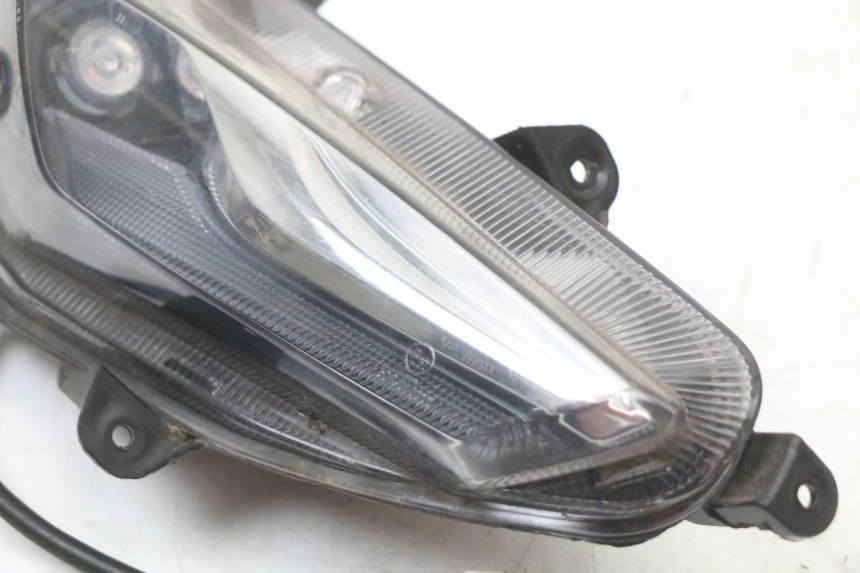 photo de INTERMITENTE DELANTERO DERECHO JM MOTORS EVOLIS 4T 50 (2018 - 2022) - Primer plano técnico