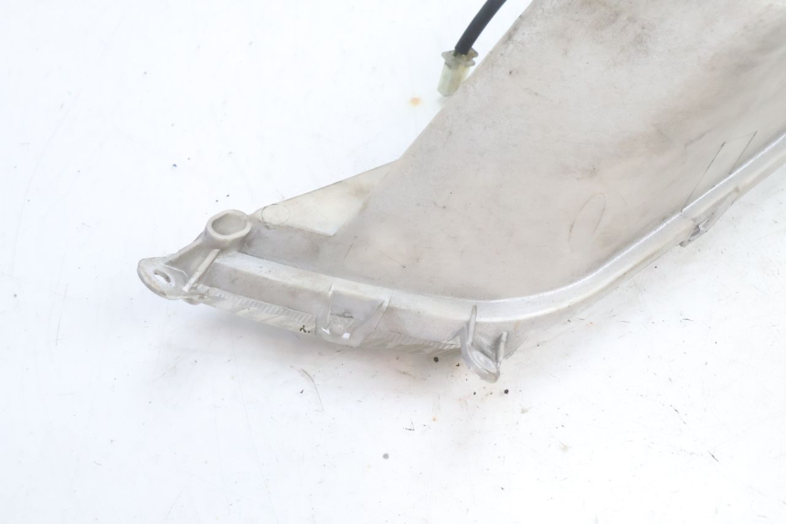 photo de DELANTERO DERECHO INTERMITENTE HONDA FES PANTHEON 125 (2003 - 2007) - Primer plano técnico