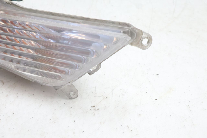 photo de DELANTERO DERECHO INTERMITENTE HONDA FES PANTHEON 125 (2003 - 2007) - Estado de la superficie y material