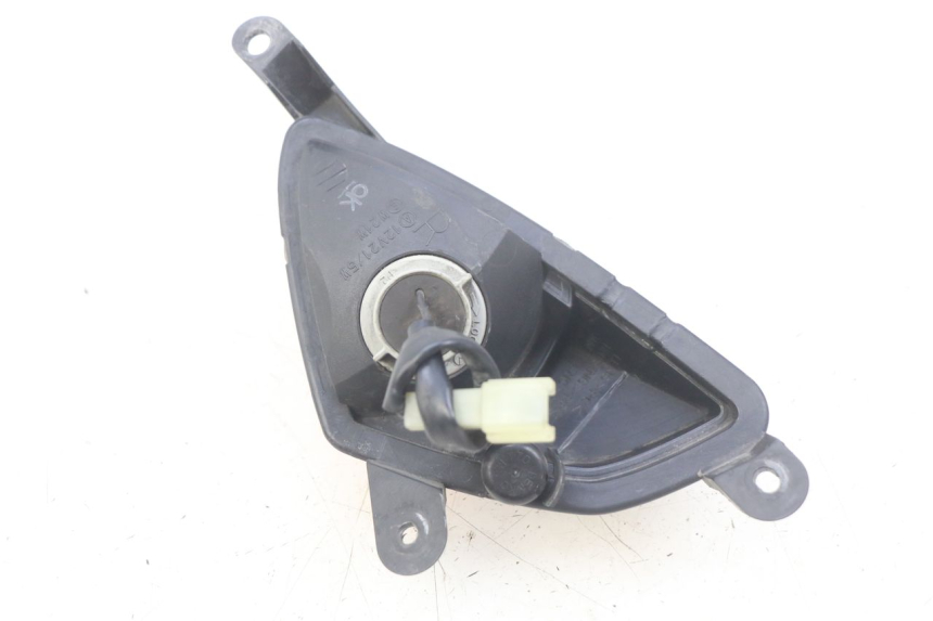 photo de INTERMITENTE DELANTERO DERECHO YAMAHA FJR ABS 1300 (2006 - 2012) - Primer plano técnico