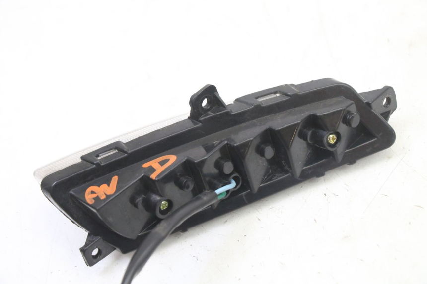 photo de DELANTERO DERECHO INTERMITENTE VENESI FLY RETRO 4T 50 (2020 - 2025) - Primer plano técnico
