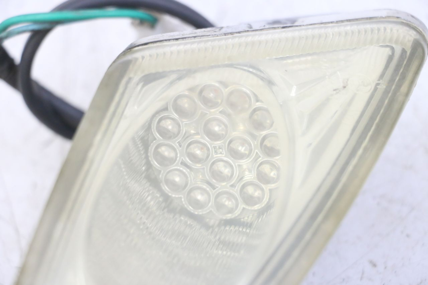 photo de DELANTERO DERECHO INTERMITENTE GOES WIKI 125 (2010 - 2015) - Otra perspectiva