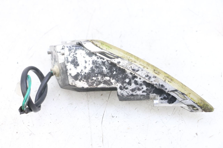 photo de DELANTERO DERECHO INTERMITENTE GOES WIKI 125 (2010 - 2015) - Estado de la superficie y material