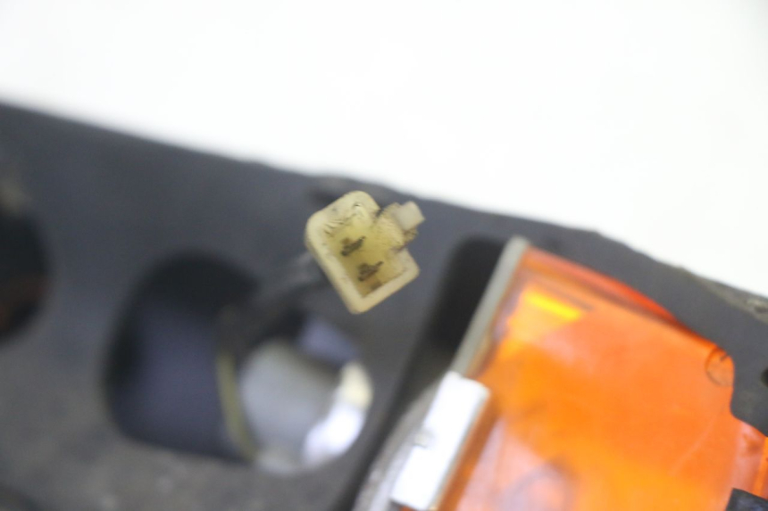 photo de DELANTERO DERECHO INTERMITENTE KAWASAKI GPZ RX 1000 (1986 - 1988) - Otra vista del artículo