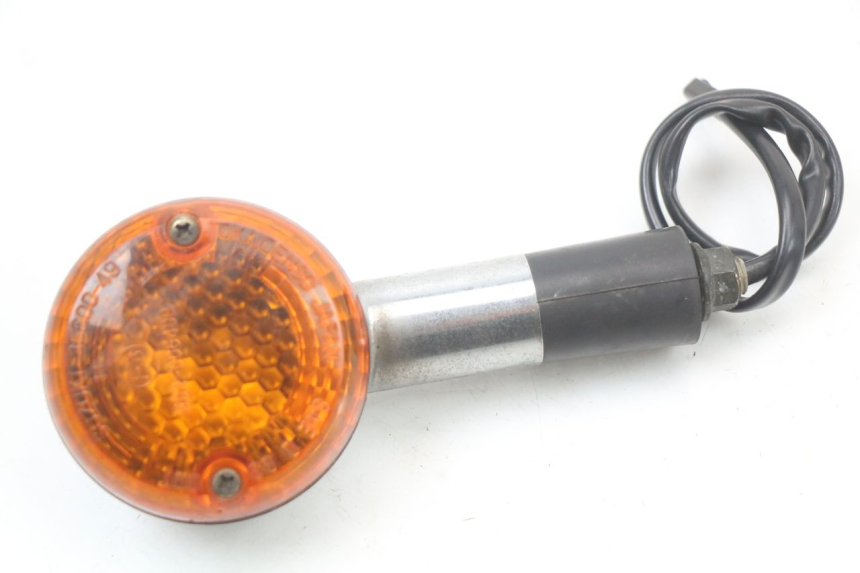 photo de DELANTERO DERECHO INTERMITENTE SUZUKI GZ MARAUDER 125 (1998 - 2004) - Vista principal